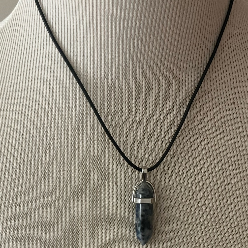 Crystal Pendant Necklace with leather necklace - Picture 6 of 9